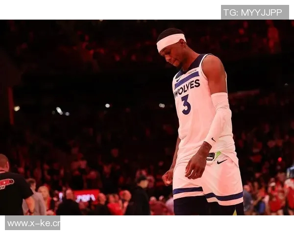 稳定发挥麦克丹尼尔斯半场高效表现助球队争胜