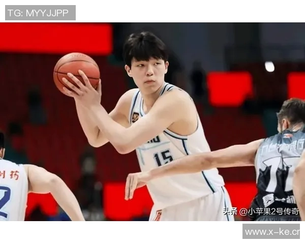 杨瀚森展现卓越处理球能力成为场上关键球员的独特优势 杨瀚森展现卓越处理球能力成为场上关键球员的独特优势