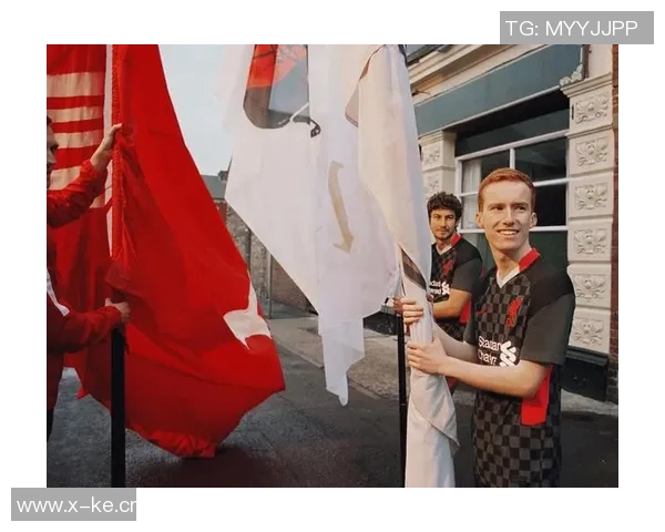 利物浦推出全黑复刻球衣向1995-96赛季客场球衣致敬